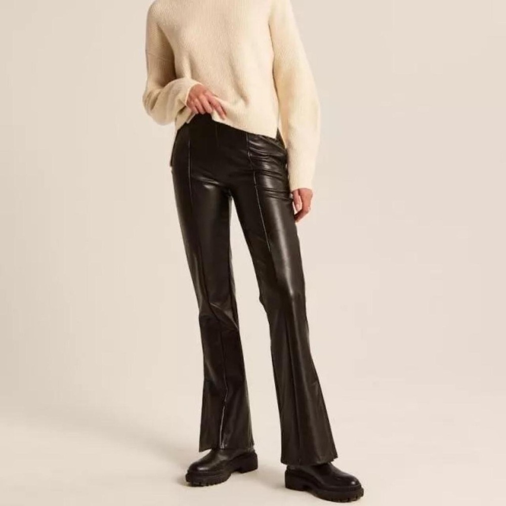 BRAND NEW Abercrombie & Fitch Vegan Leather Flare Pants Size XS short in Black